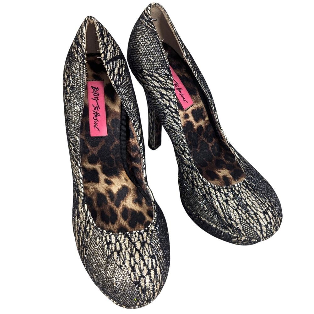 BETSEY JOHNSON! STUNNING GOLD SHIMMER SPARKLE, BLACK NET HEELS, PUMPS! SZ 8.5M